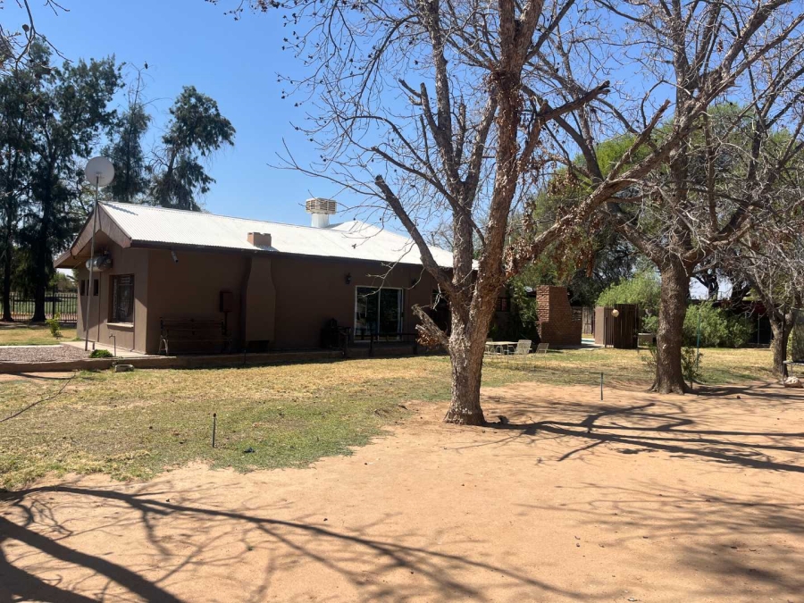 4 Bedroom Property for Sale in Olyfvenhoudtsdrift Northern Cape